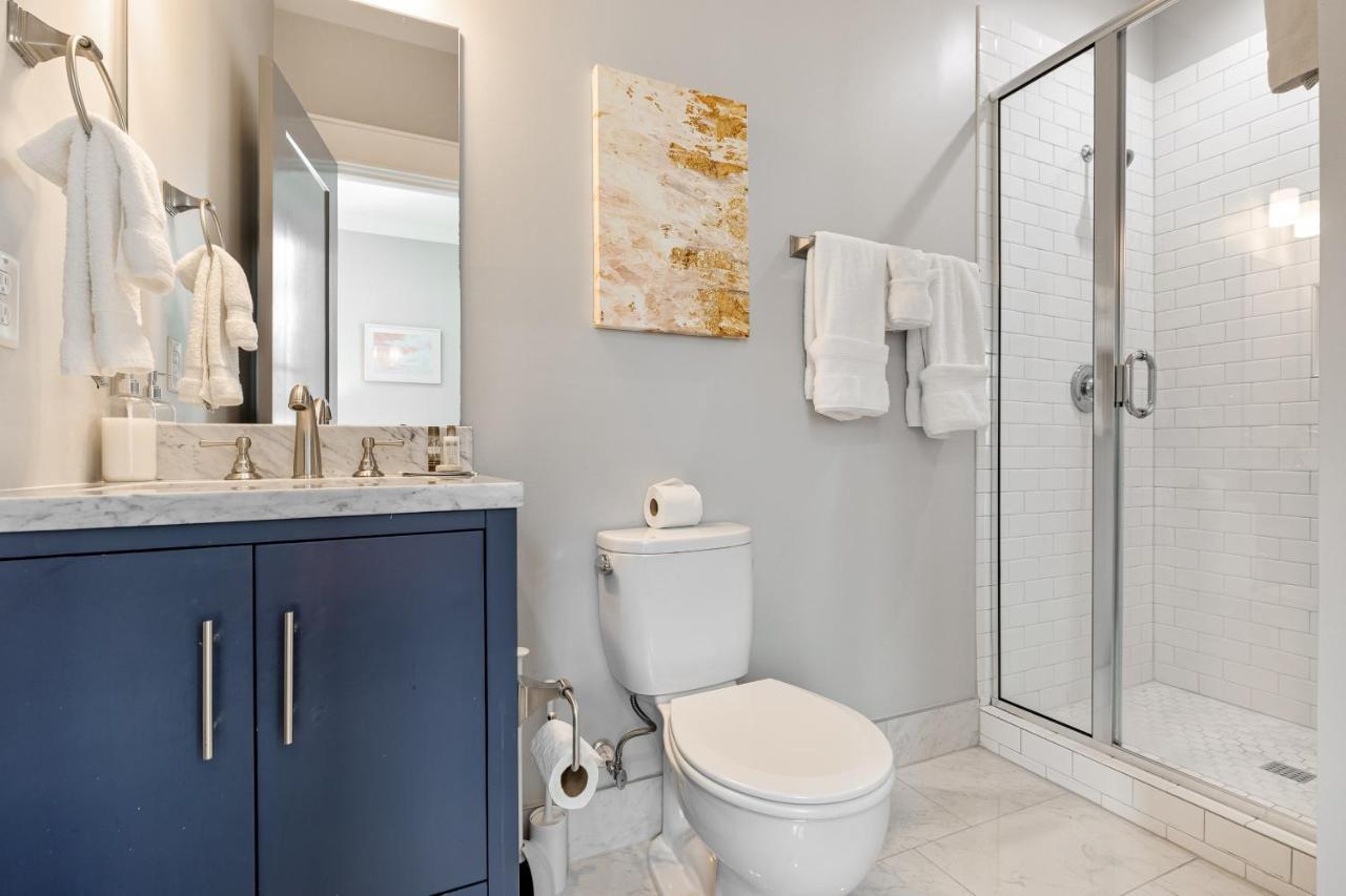 The Azalea Suite At 124 Spring Чарлстън Екстериор снимка